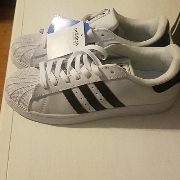 Adidas shoes - Picture 2 of 3